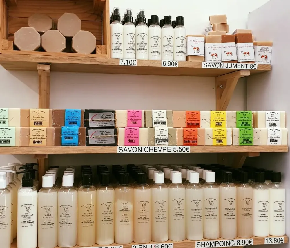 Epicerie a la ferme à Rochetoirin